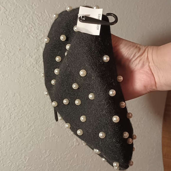 Elegant  Beret with Pearls Accents New with Tags - Picture 1 of 4